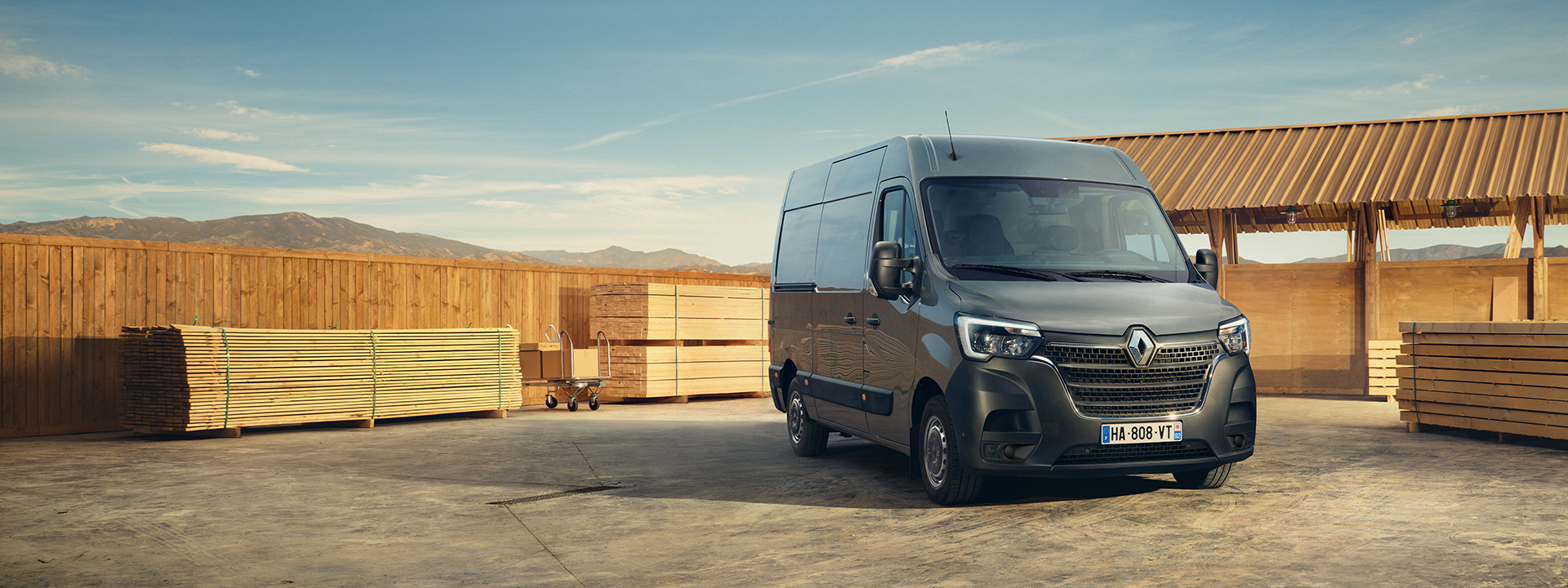 2017 Renault Master Bus review - Drive